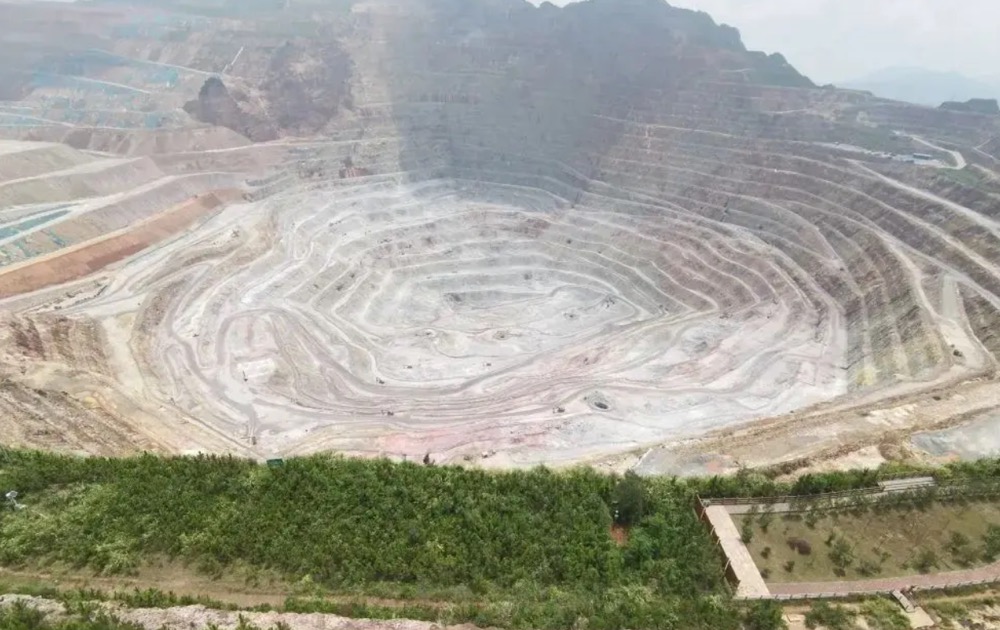 上杭縣紫金山金礦露天采掘場(chǎng)